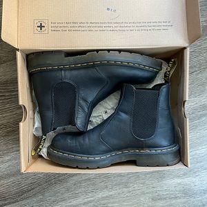 2976 Dr. Martens Chelsea Boots Nonslip